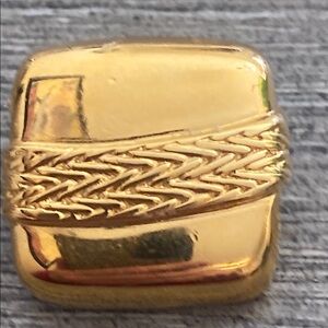 5/$10❤️❤️❤️Vintage Upcyled MONET Gold Toned Square Broach with Textured Design